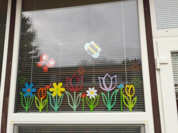 Украшение окон летом в детском саду