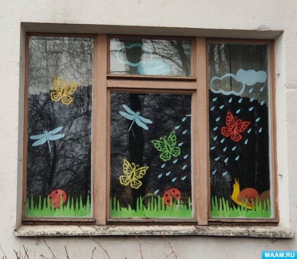 Летнее украшение окон в детском саду