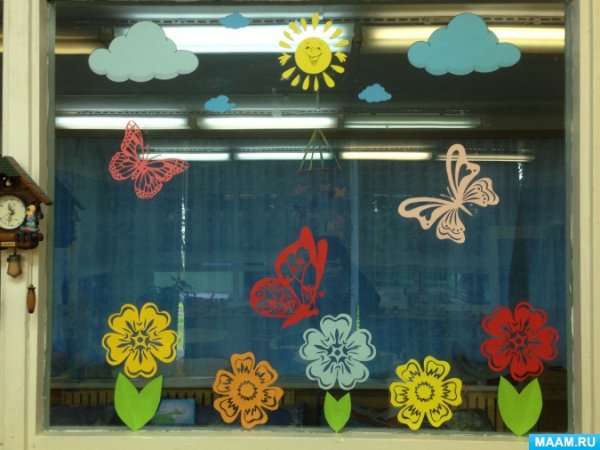Весеннее украшение окон в детском саду