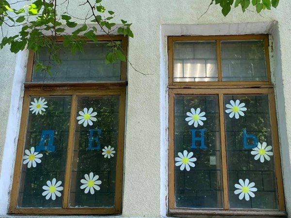 Украшение окон к весне