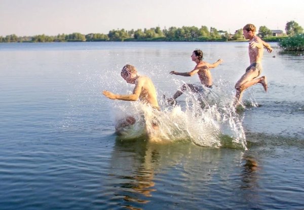 Летом на речке