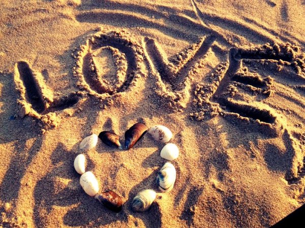 Сердечко на песке