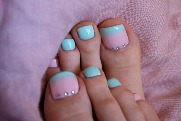 Летний педикюр