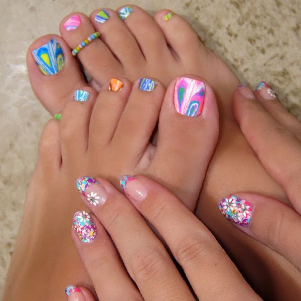 Пляжный маникюр и педикюр