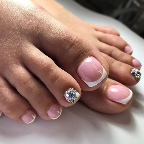 Французский педикюр