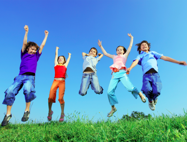 Дети на природе летом