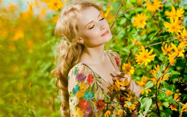 Счастливая женщина лето