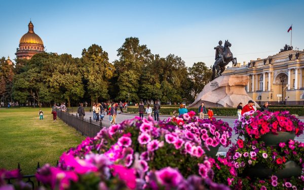 Сена ская площадь в Санкт Петербурге