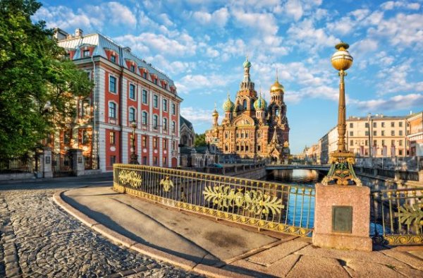 Исаакиевский собор в Санкт-Петербурге летом