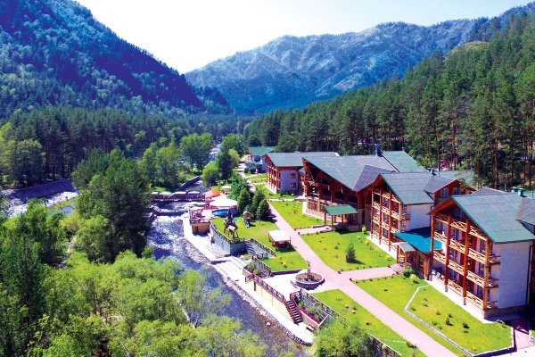 Турбаза с видом на горы горный Алтай