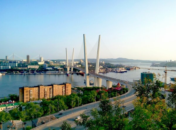 Вид на Эгершельд через золотой мост