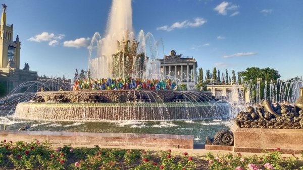 ВДНХ В Москве летом