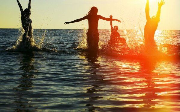 Искупаться в море на закате это