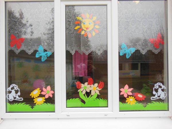 Украшение окон к весне