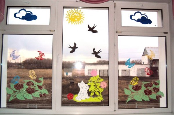 Украшение окон к весне в детском саду