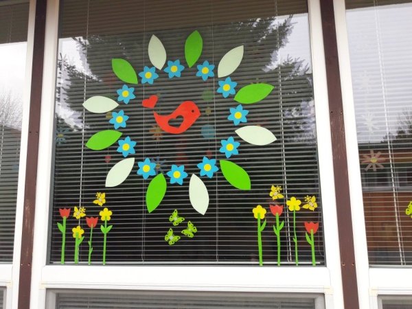 Украшение окон летом в детском саду