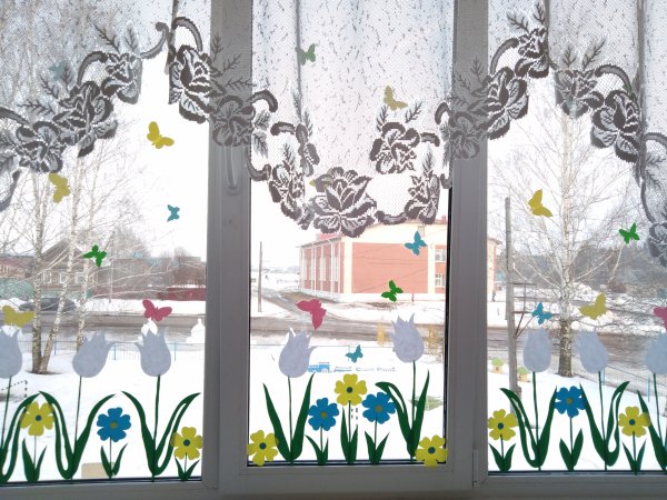 Весеннее украшение окон