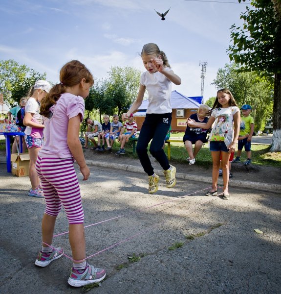 Игры на детской площадке