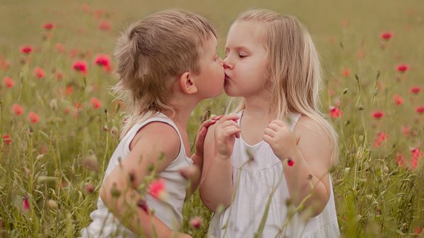 Рисунки карандашом мальчик и девочка целуются (29 фото) 🔥 Прикольные картинки и юмор