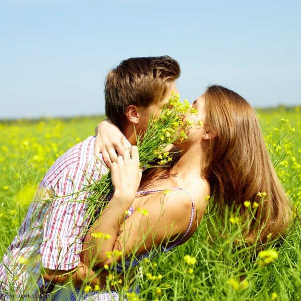 Влюбленные на природе