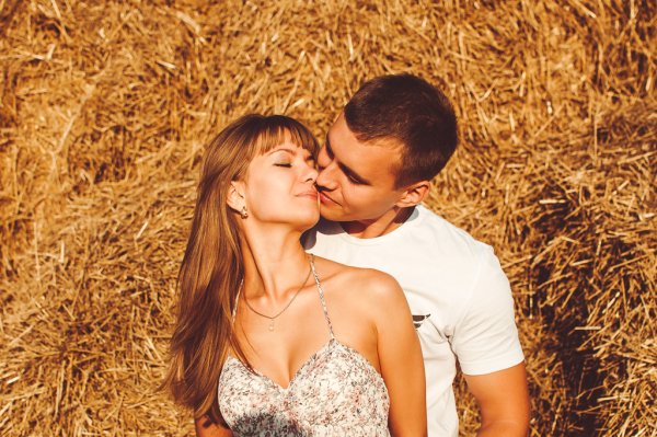 Поцелуй на берегу моря