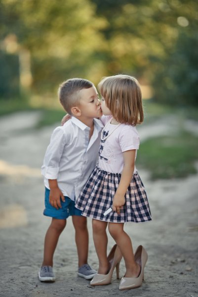 Поцелуй на берегу моря