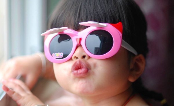 Смешная девочка