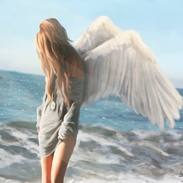 Девушка с крыльями у моря