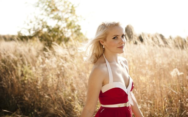 Блондинка со спины