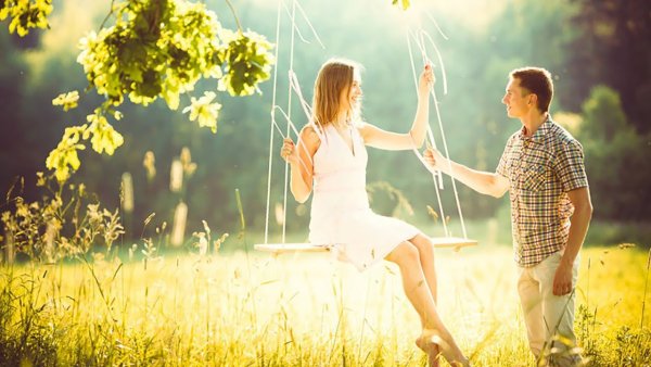 Влюбленные на природе