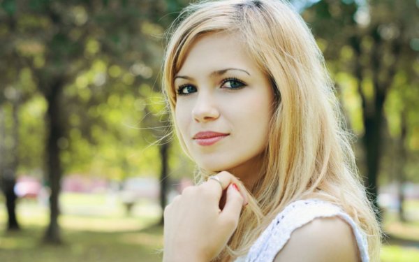 Девушка блондинка