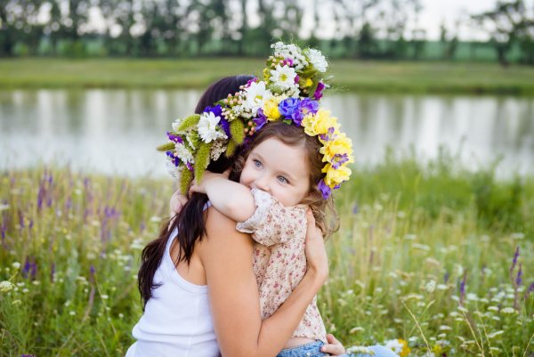Фотосессия мама и дочка на природе