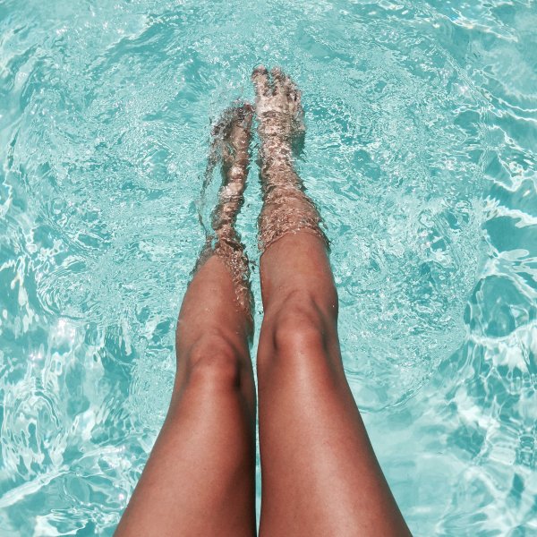 Ноги на пляже