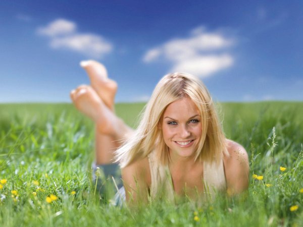 Девушка в поле