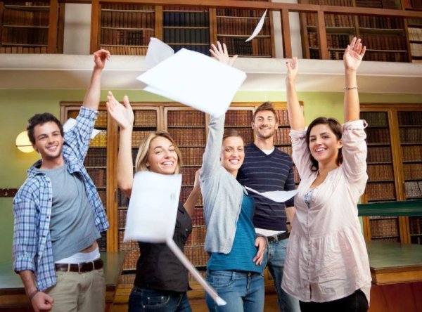 Радостные подростки