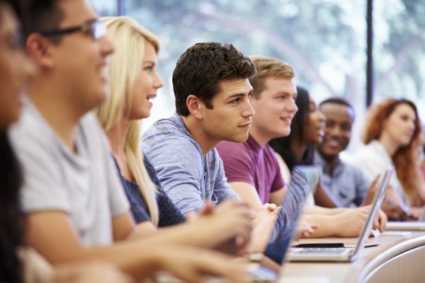 Студент на прозрачном фоне