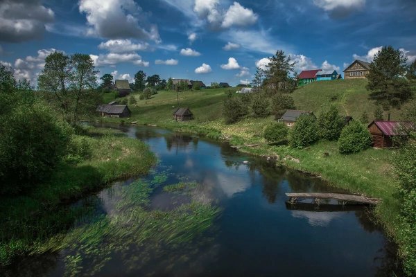 Деревни деревни у реки