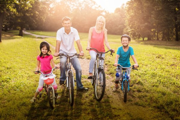Семейная прогулка на велосипедах