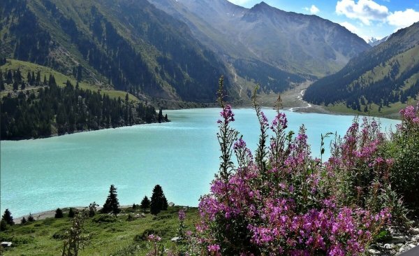 Алматинское озеро Бао