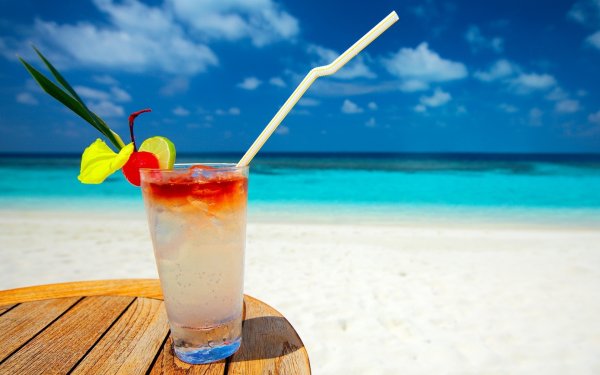 Надпись на песке на море