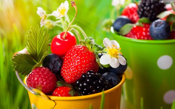 Клубника вишня малина