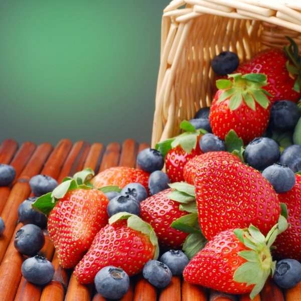 Клубника малина вишня голубика