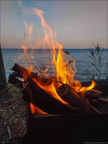 Вечерние посиделки у костра