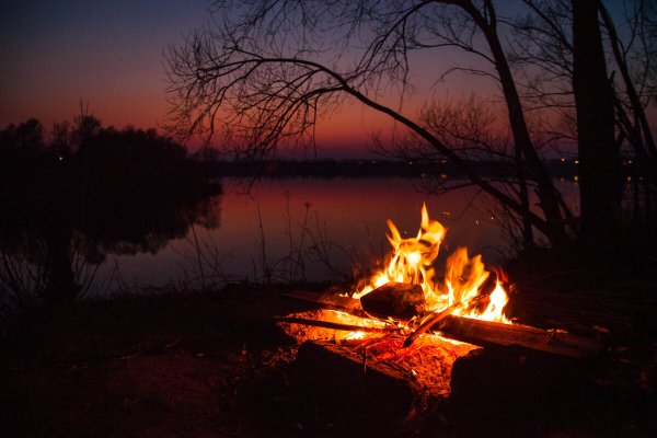 Костер у речки