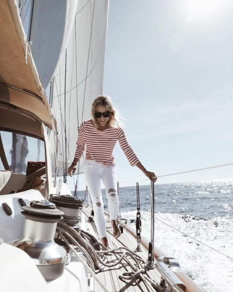 Менорка яхта скала