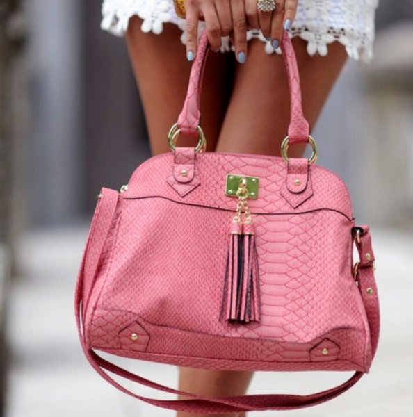 Красивая сумка розового цвета