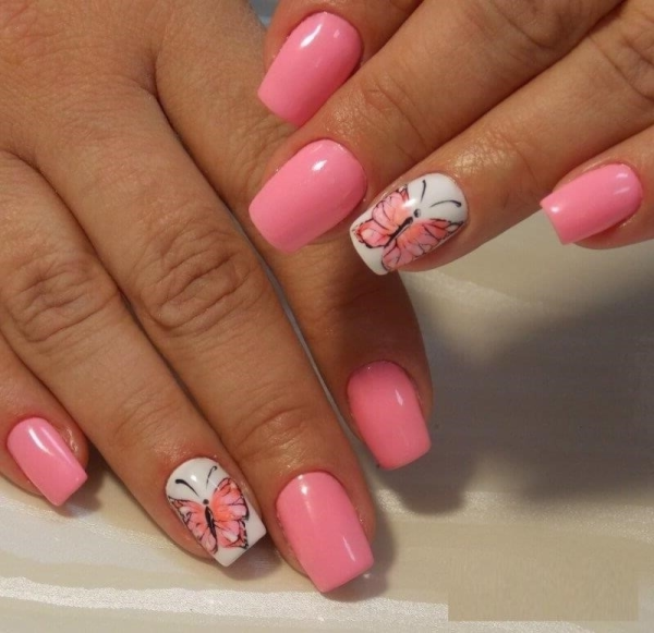 Розовый маникюр