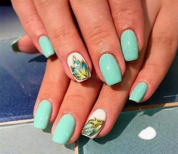 Яркий летний маникюр