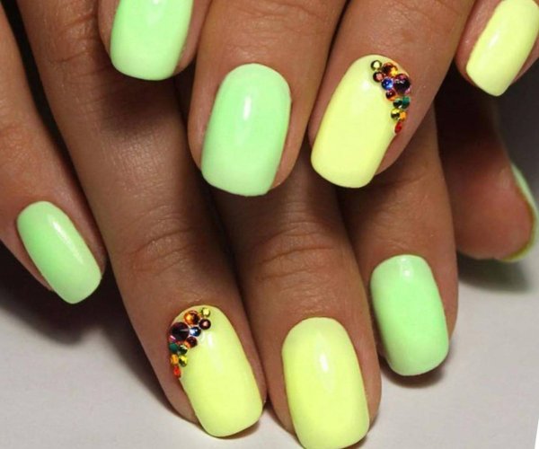 Маникюр с бирюзовым цветом