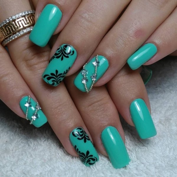 Маникюр с бабочками